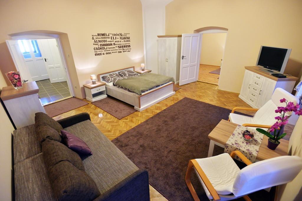 Foter Apartman Eger Exterior photo