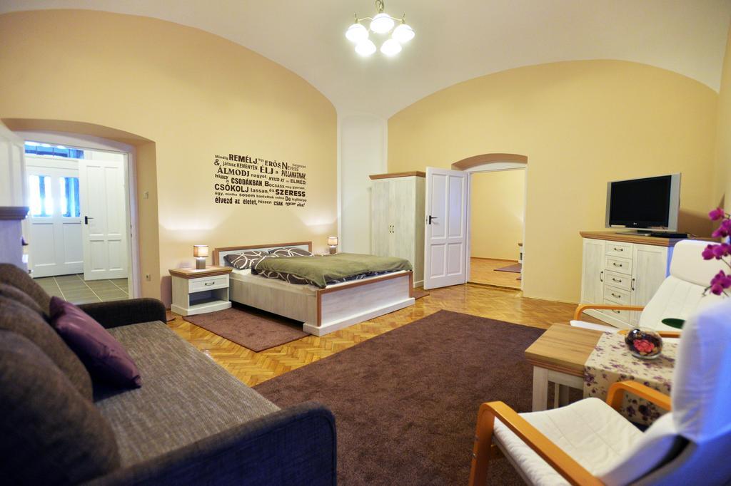 Foter Apartman Eger Exterior photo